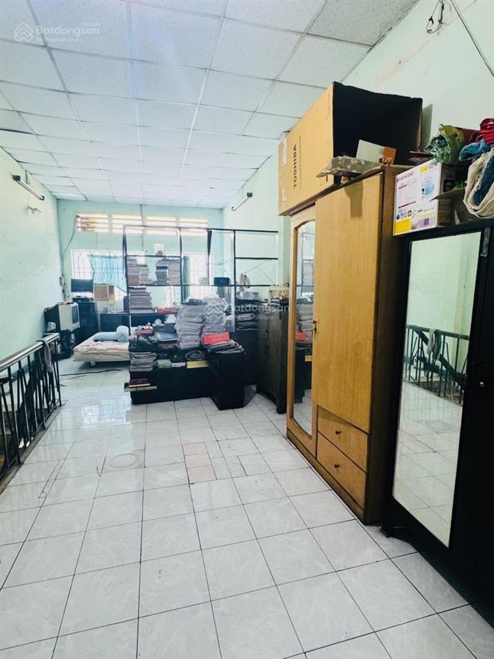 Giảm 2 tỷ  về 10.5t  kế bên đh hutech  hẻm xe hơi  2 tầng  66m2 ( 4m x 17m )  khu nhiều chdv