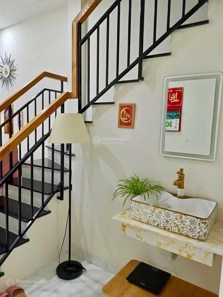 Nhà mới đẹp 2 tầng 2pn  ở ngay  hẻm 1 xẹt huỳnh tấn phát  dt 47m2  chỉ 4.85 tỷ
