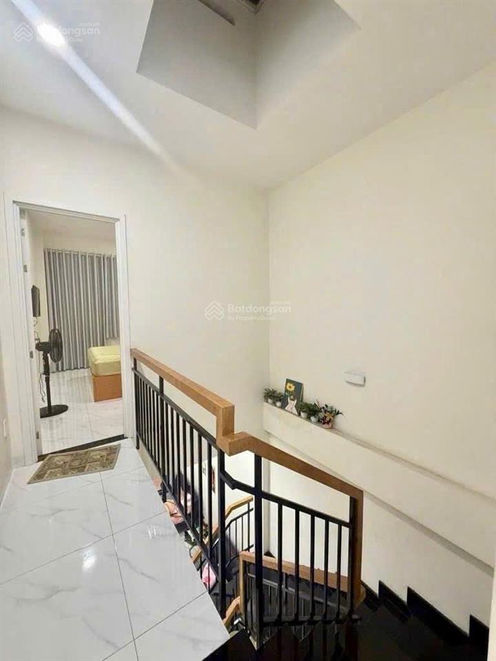 Nhà mới đẹp 2 tầng 2pn  ở ngay  hẻm 1 xẹt huỳnh tấn phát  dt 47m2  chỉ 4.85 tỷ
