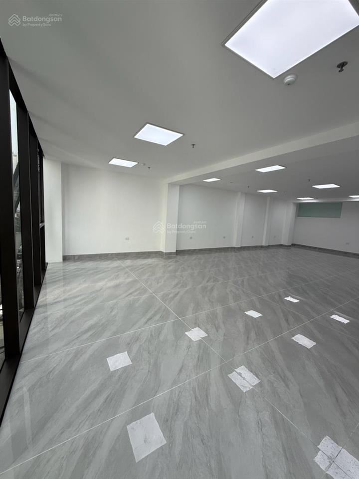 Giảm 10tỷ... văn phòng mới tinh 110m2 x 9 tầng cho thuê 150tr phố hoàng ngân 67 tỷ.