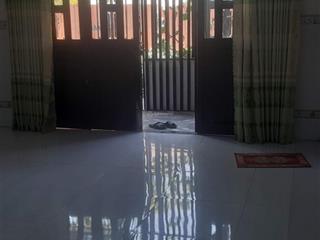 Nhà chính chủ. xây kiên cố. gần trung tâm hành chính xã, chợ, trường học... cách quốc lộ 1a 500m