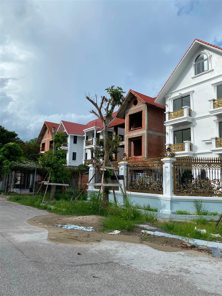Biệt thự 3T xây thô khu biệt thự Quang Minh, DT 325m2, MT13, 21 tỷ Mê Linh