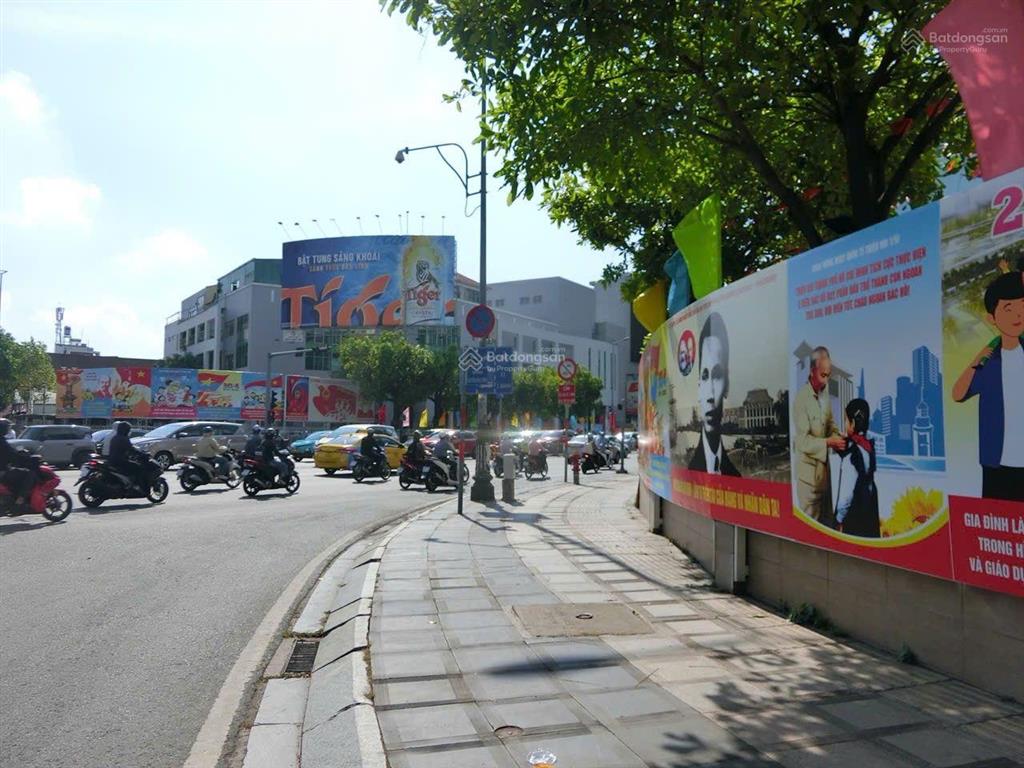 Tòa nhà nguyễn văn trỗi 110m2, 7 tầng, thang máy, 5,25x20, 15 chdv, dòng tiền 90tr/tháng, 15 tỷ.