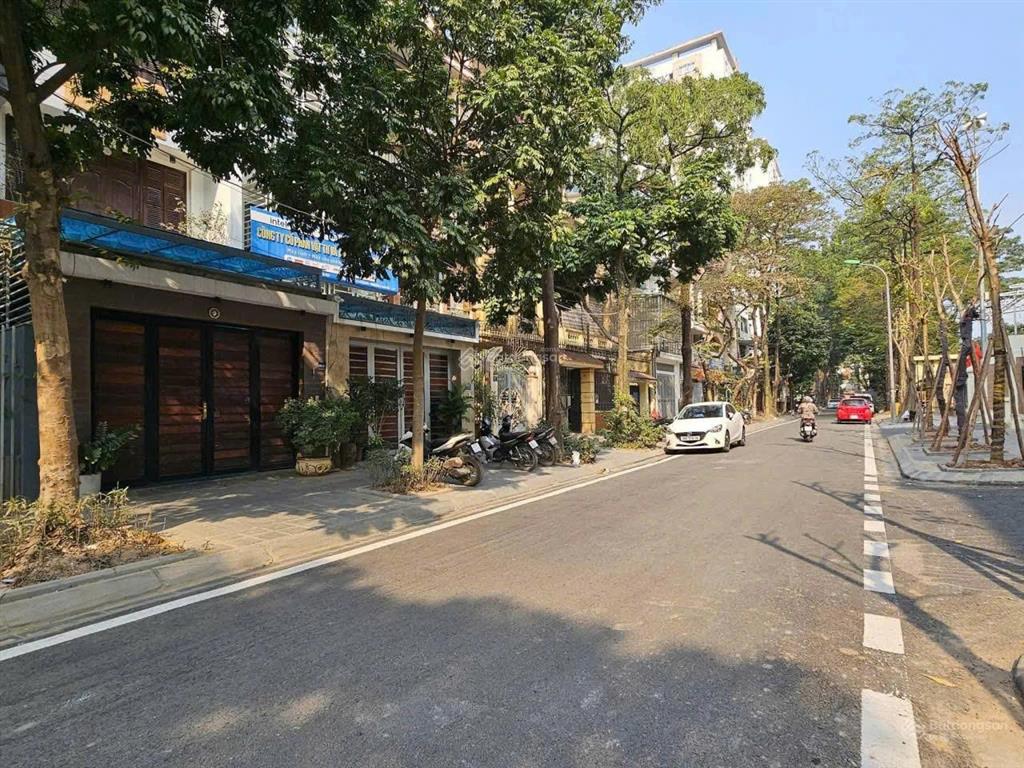 Bán căn nhà đẹp khúc thừa dụ 46.5m2 5 tầng 12 tỷ ô tô vào, nhà đẹp, văn phòng cực hợp
