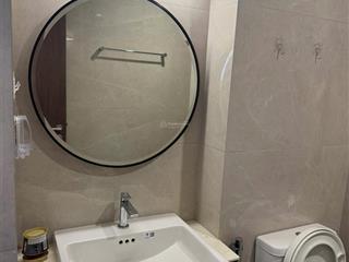 Chính chủ bán căn 1n+ 45m2 tòa h3 view hồ đẹp hướng mát giá 4.5 tỷ tại masterise waterfont