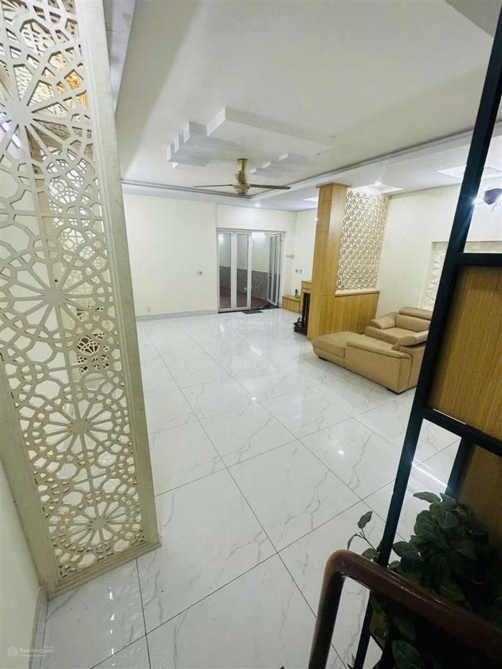 Bán nhà trung tâm trường thọ thủ đức 193m2 đường xe hơi giá chỉ 9,3 tỷ