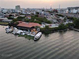 Nhà hàng bến đậu du thuyền view sông du thuyền bình thạnh nơ trang long