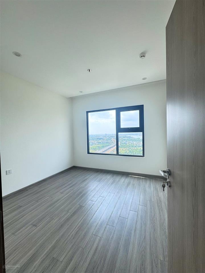 Bán căn góc 3pn, 81m2, mới 100% chưa ai ở, view sông, giá tốt chỉ 4,1 tỷ the beverly solari