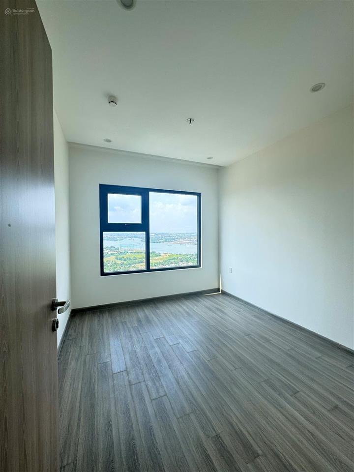 Bán căn góc 3pn, 81m2, mới 100% chưa ai ở, view sông, giá tốt chỉ 4,1 tỷ the beverly solari