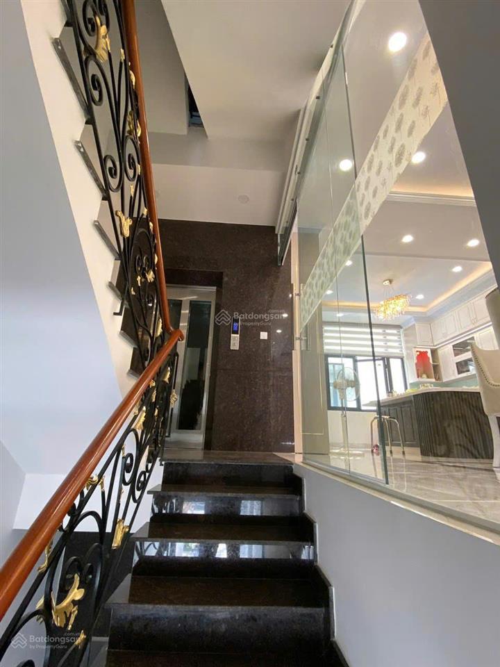 Cần bán, biệt thự manhattan full nội thất, sẵn sổ, 8m x 18m, 500m2 sàn, có thang máy, chỉ 25ty