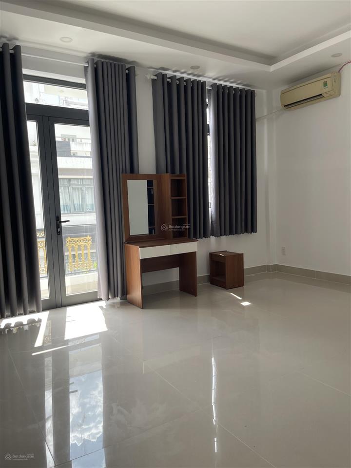 Khu anh tuant toàn nhà trên tám tỷ,nhung nay bên e con mot can duy nhat 7ty7 van còn thuong luong