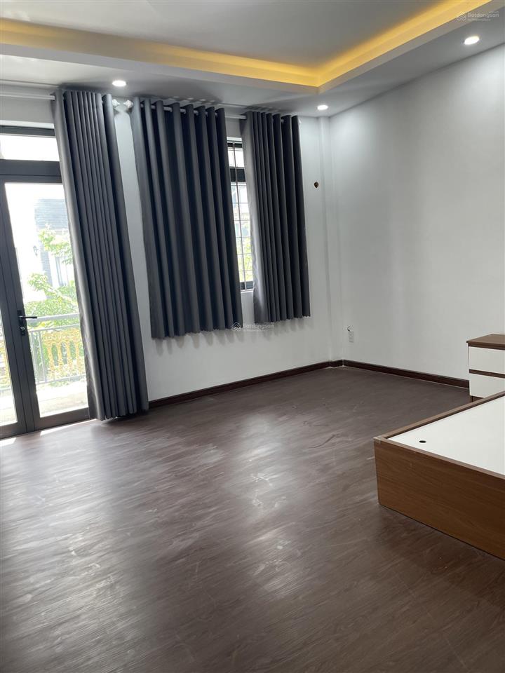Khu anh tuant toàn nhà trên tám tỷ,nhung nay bên e con mot can duy nhat 7ty7 van còn thuong luong