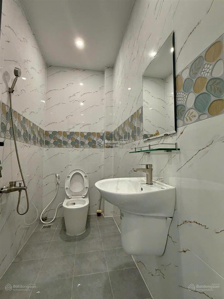 Bán nhà mặt phố tại d1, tố hữu, p uyên hưng, trả trước 700 triệu, 174m2, đẹp, nhiều tiện ích