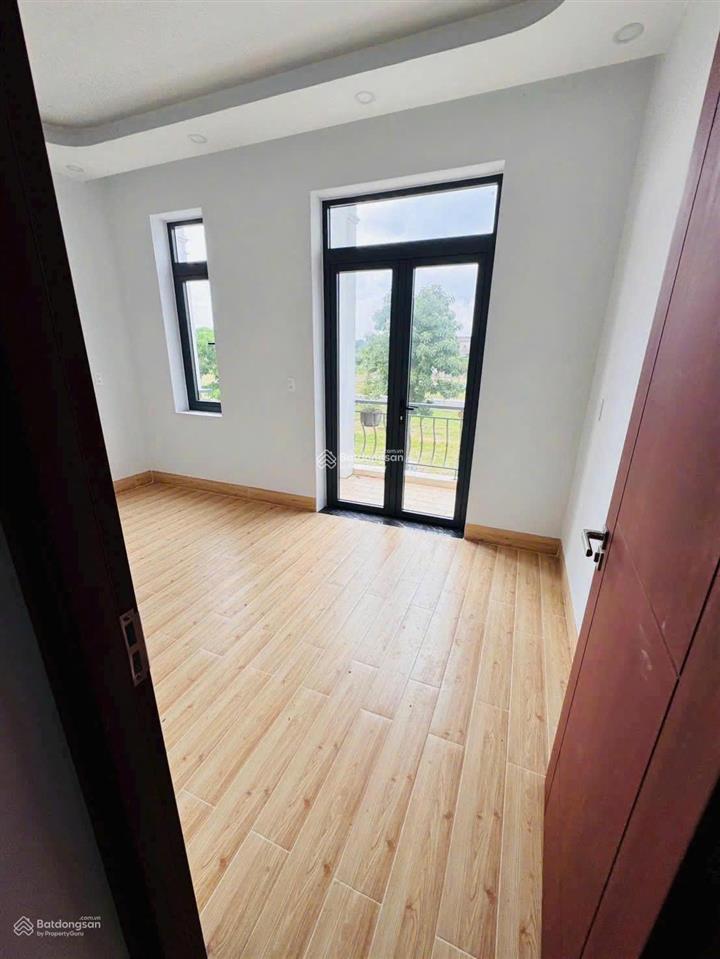 Bán nhà mặt phố tại d1, tố hữu, p uyên hưng, trả trước 700 triệu, 174m2, đẹp, nhiều tiện ích