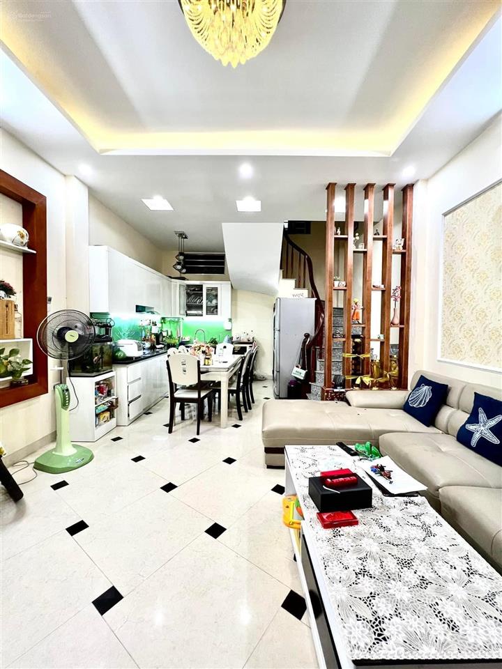 Bán nhà quần ngựa, khu vip hiếm nhà bán, ngõ to gần phố, có bãi gửi xe ngay nhà