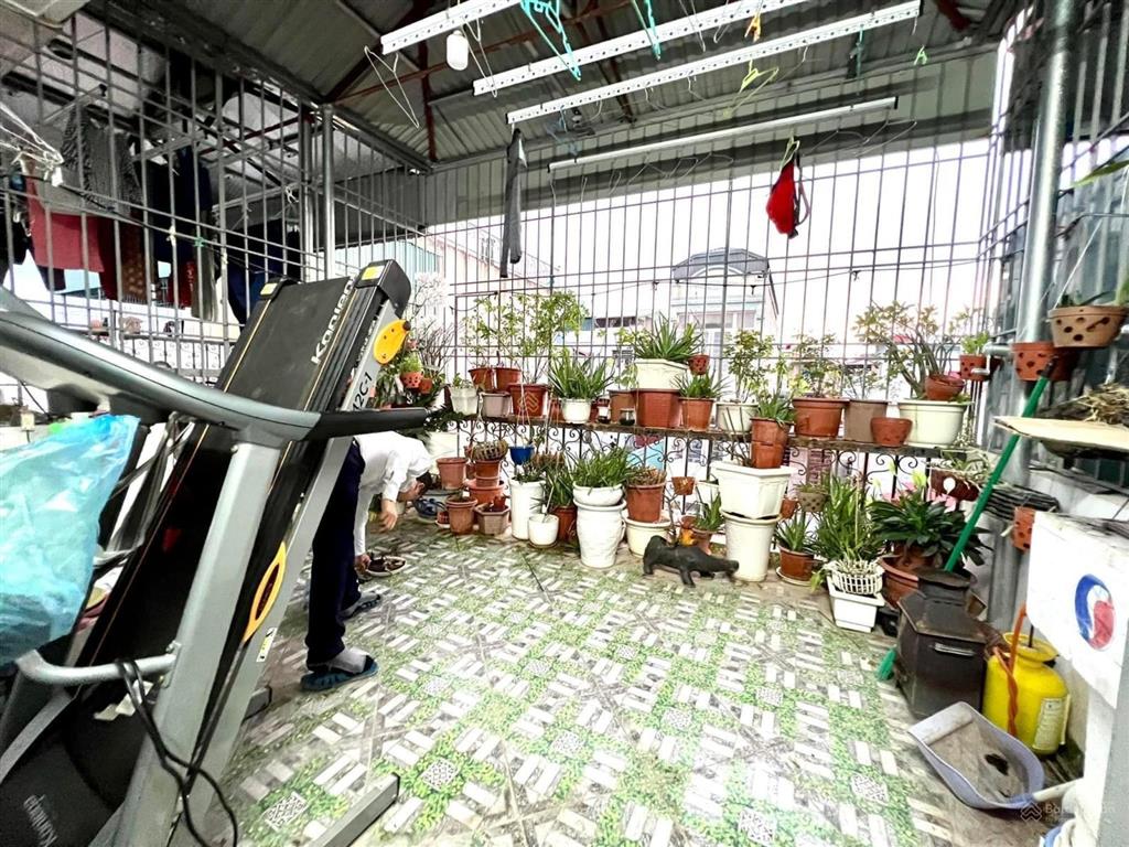 Bán nhà quần ngựa, khu vip hiếm nhà bán, ngõ to gần phố, có bãi gửi xe ngay nhà