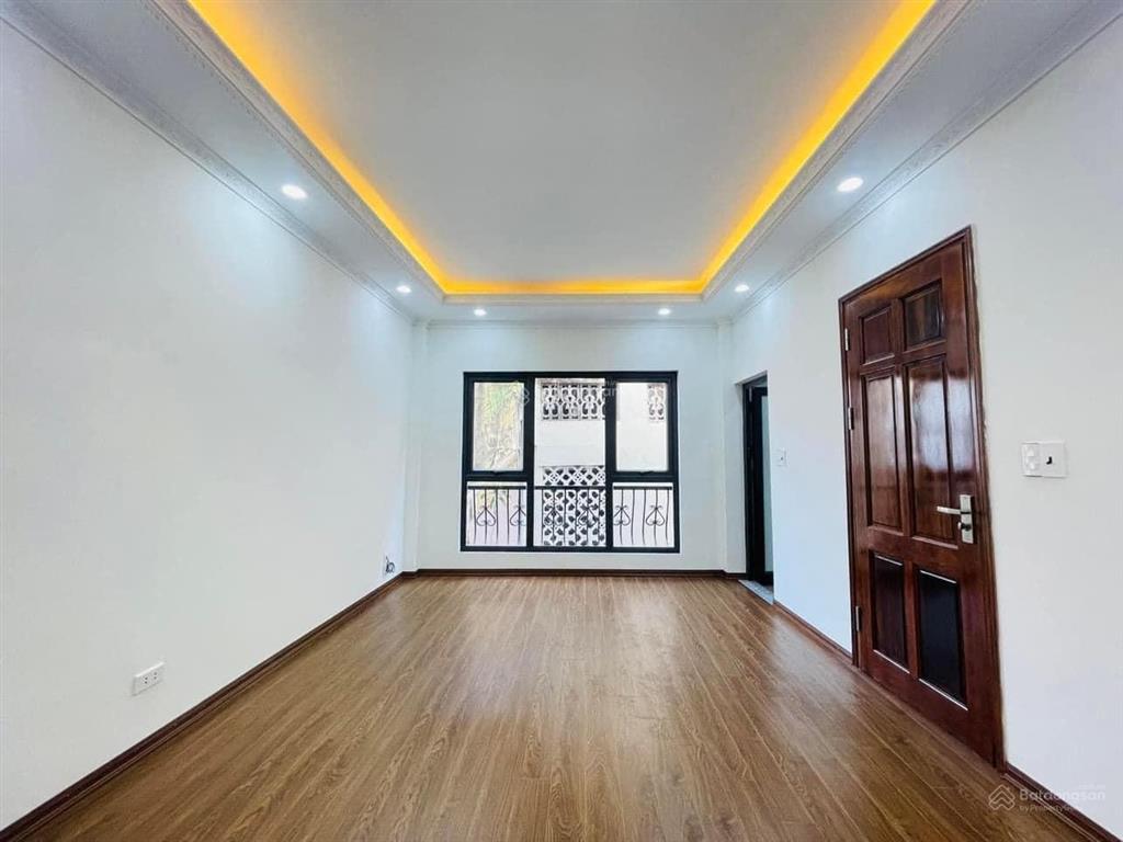 Bán nhà 6 tầng thang máy phố hoàng hoa thám, vĩnh phúc, ngõ nông, trước nhà sh quay đầu, chỉ 9 tỷ