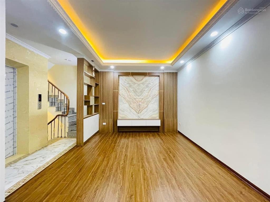 Bán nhà 6 tầng thang máy phố hoàng hoa thám, vĩnh phúc, ngõ nông, trước nhà sh quay đầu, chỉ 9 tỷ
