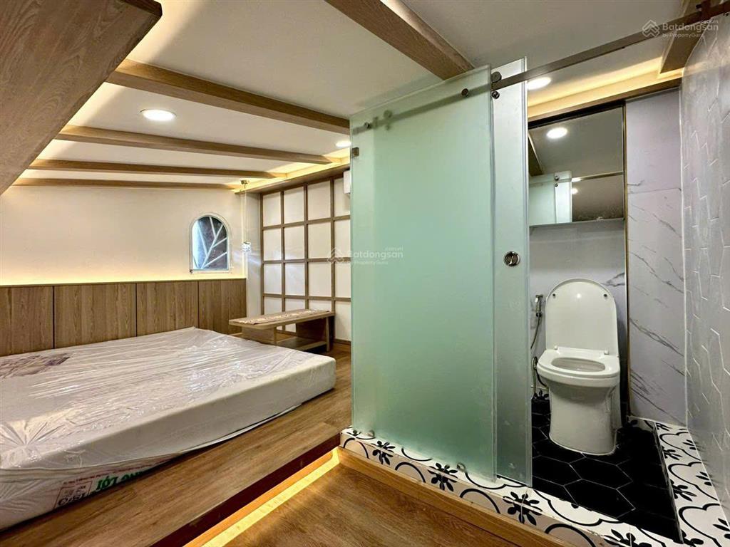 Nhà mình ở đường đht02, phường đông hưng thuận, quận 12, nay gia đình cần bán lại căn nhà này.