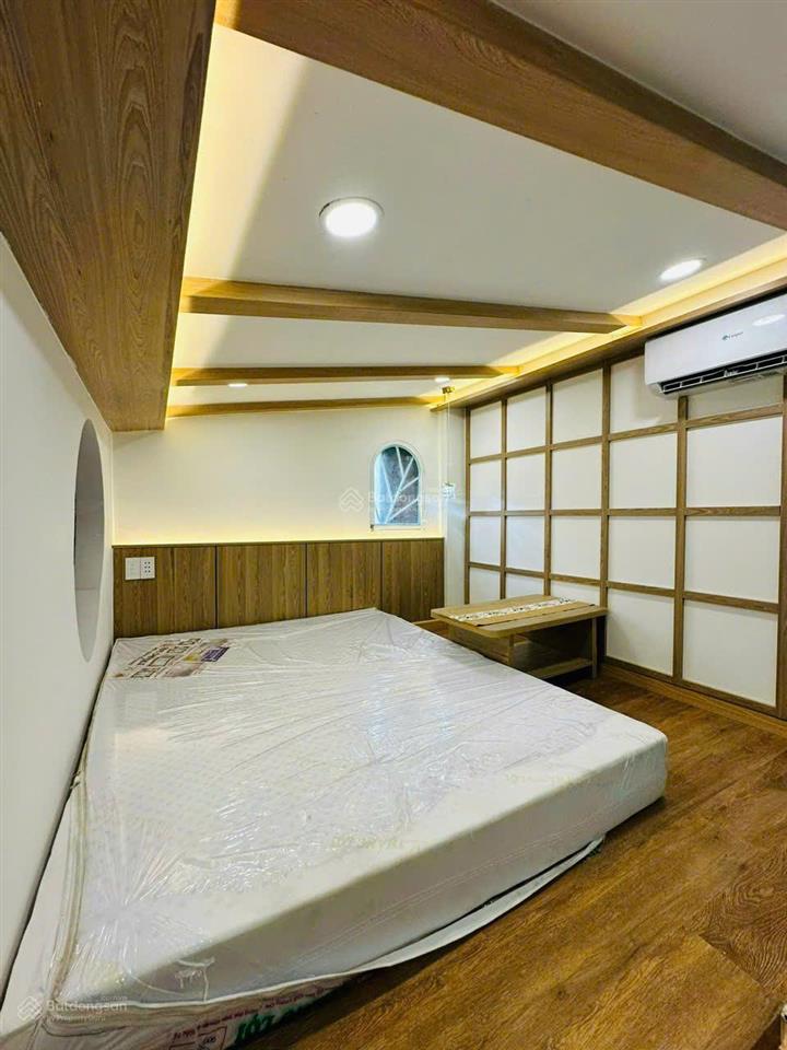 Nhà mình ở đường đht02, phường đông hưng thuận, quận 12, nay gia đình cần bán lại căn nhà này.