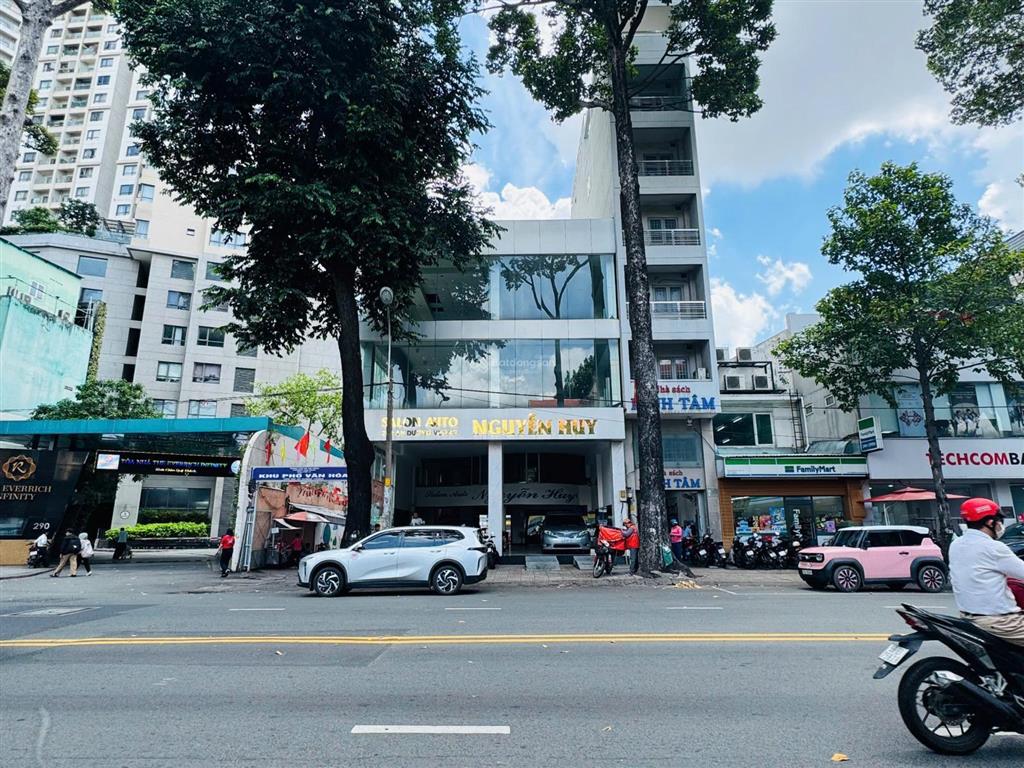 Góc 3 mặt tiền an dương vương  dt 10.5x23m  vpbank thuê 300 triệu/tháng  giá bán 190 tỷ tl