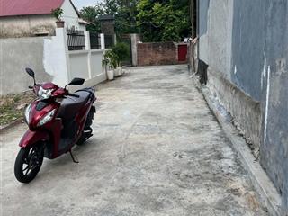 Vk ck em đang cần tiền bán lô đất full thổ cư ai quan tâm  tới vk ck em để được xem đất ạ