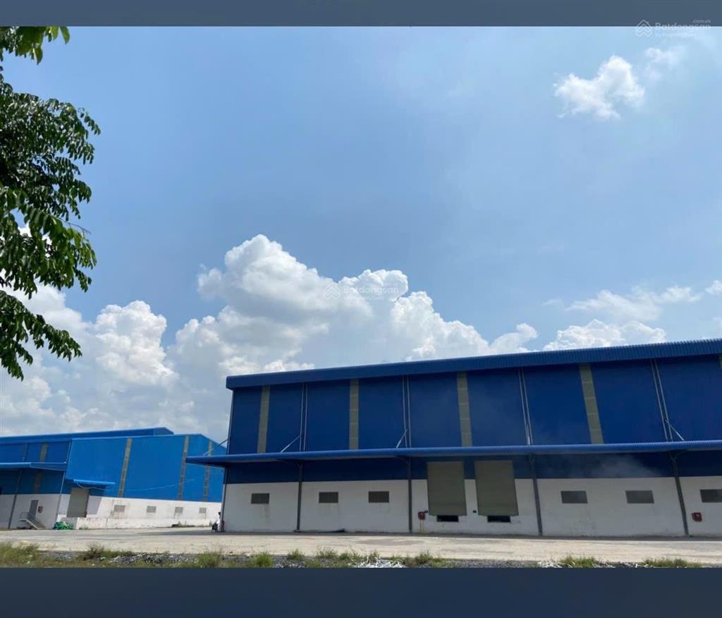 Cho thuê kho logistics trong kcn sóng thần  có 22 dock gồm tải và container đầy đủ  cao 14m