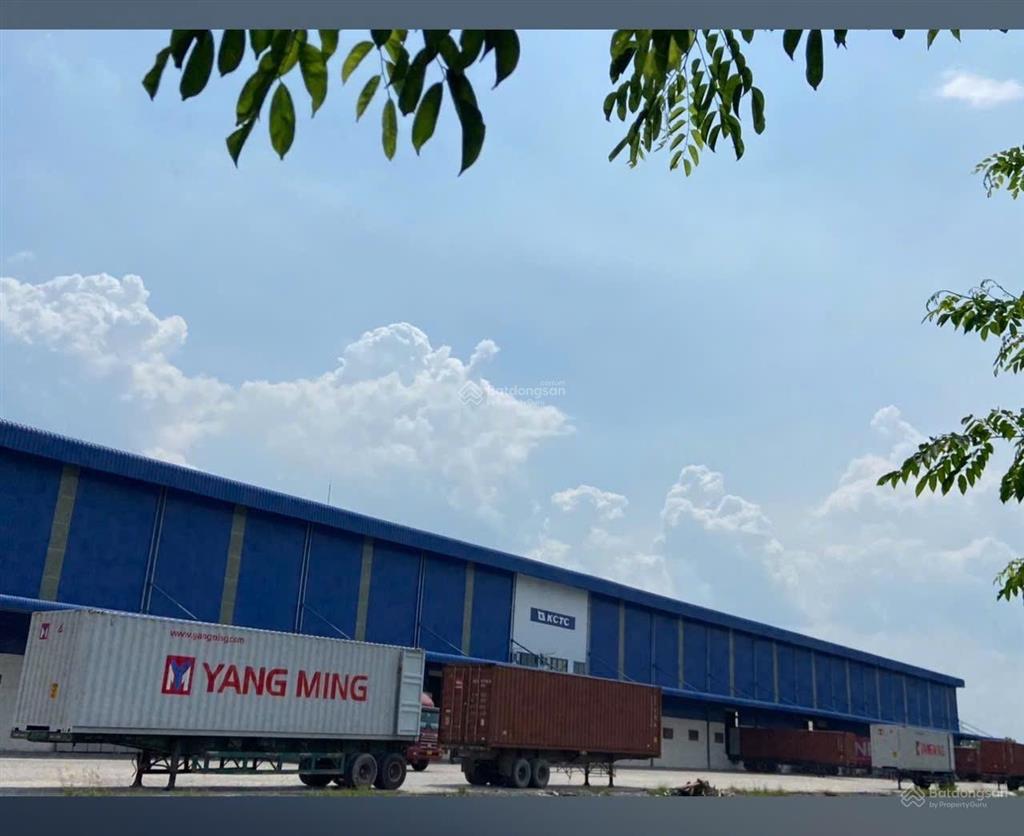 Cho thuê kho logistics trong kcn sóng thần  có 22 dock gồm tải và container đầy đủ  cao 14m
