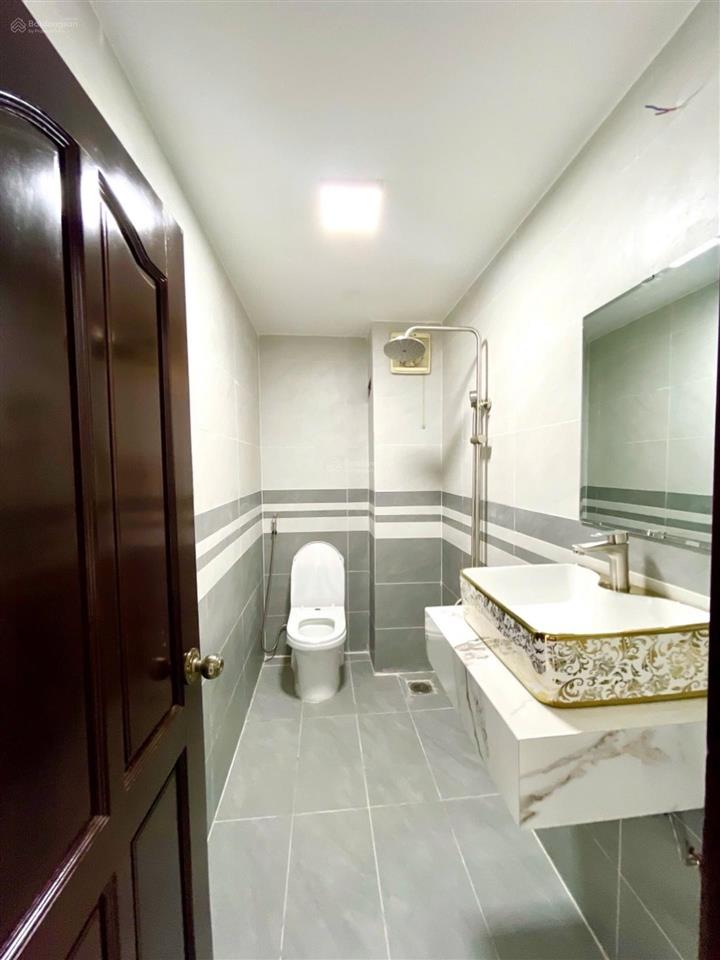 Nhà đẹp full nội thất 5pn, 3wc hẻm xe hơi thông tăng nhơn phú giá 7.95 tỷ