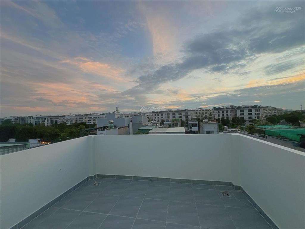 Hot! nhà mới dt55m2 5t 5pn  sát vạn phúc city hẻm xe hơi sổ hoàn công cho thuê 25tr/th giá8,7tỷ
