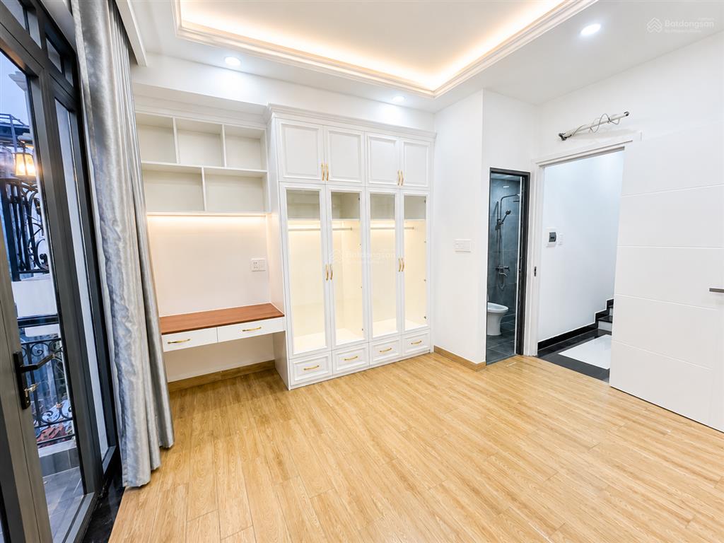 Hot! nhà mới dt55m2 5t 5pn  sát vạn phúc city hẻm xe hơi sổ hoàn công cho thuê 25tr/th giá8,7tỷ