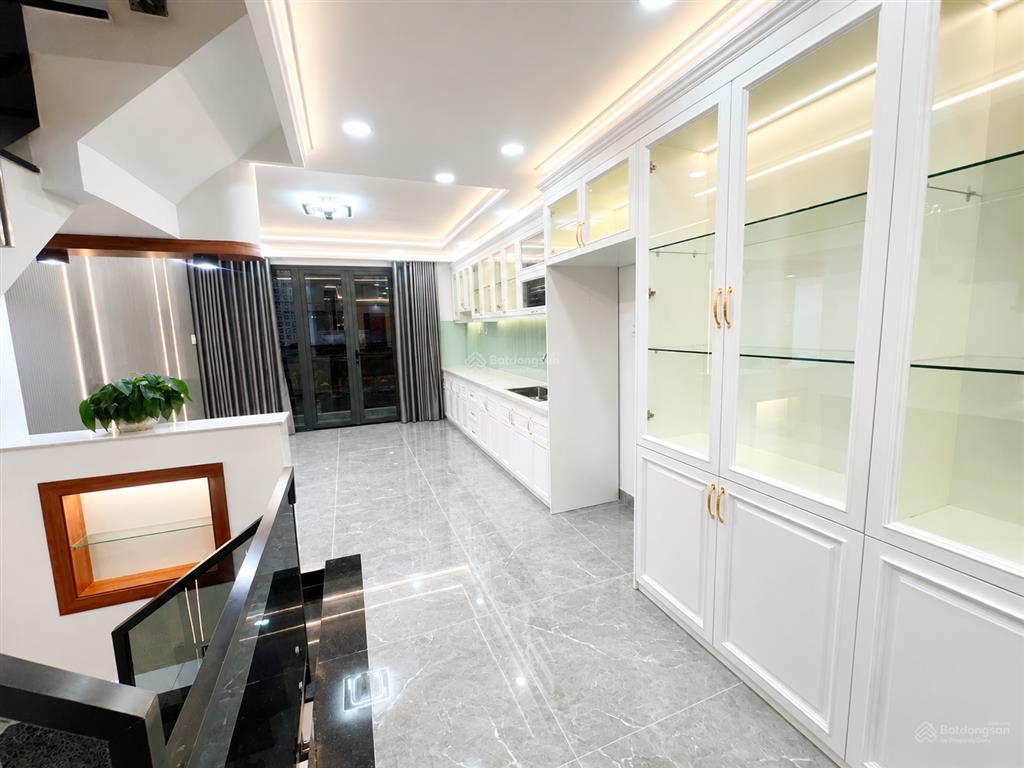 Hot! nhà mới dt55m2 5t 5pn  sát vạn phúc city hẻm xe hơi sổ hoàn công cho thuê 25tr/th giá8,7tỷ