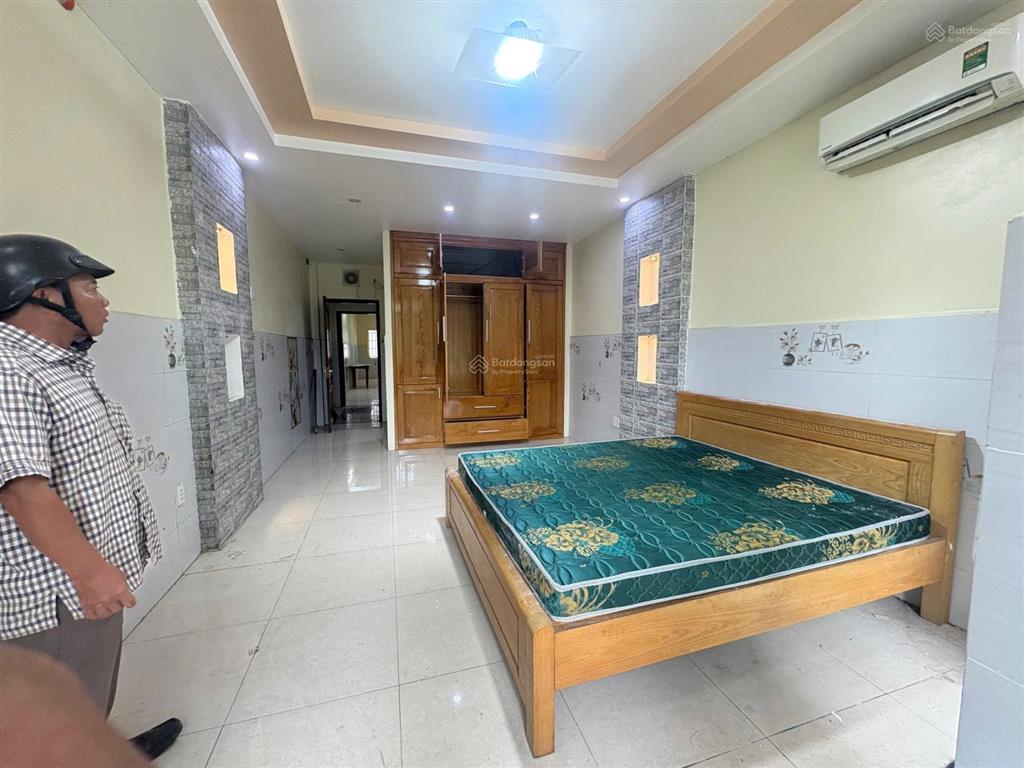 Nhà thuê khu tên lửa. bình tân dt 4x25 xây 4 tấm, 6pn, 4 giường, 5 máy lạnh, 6wc, máy giặt,