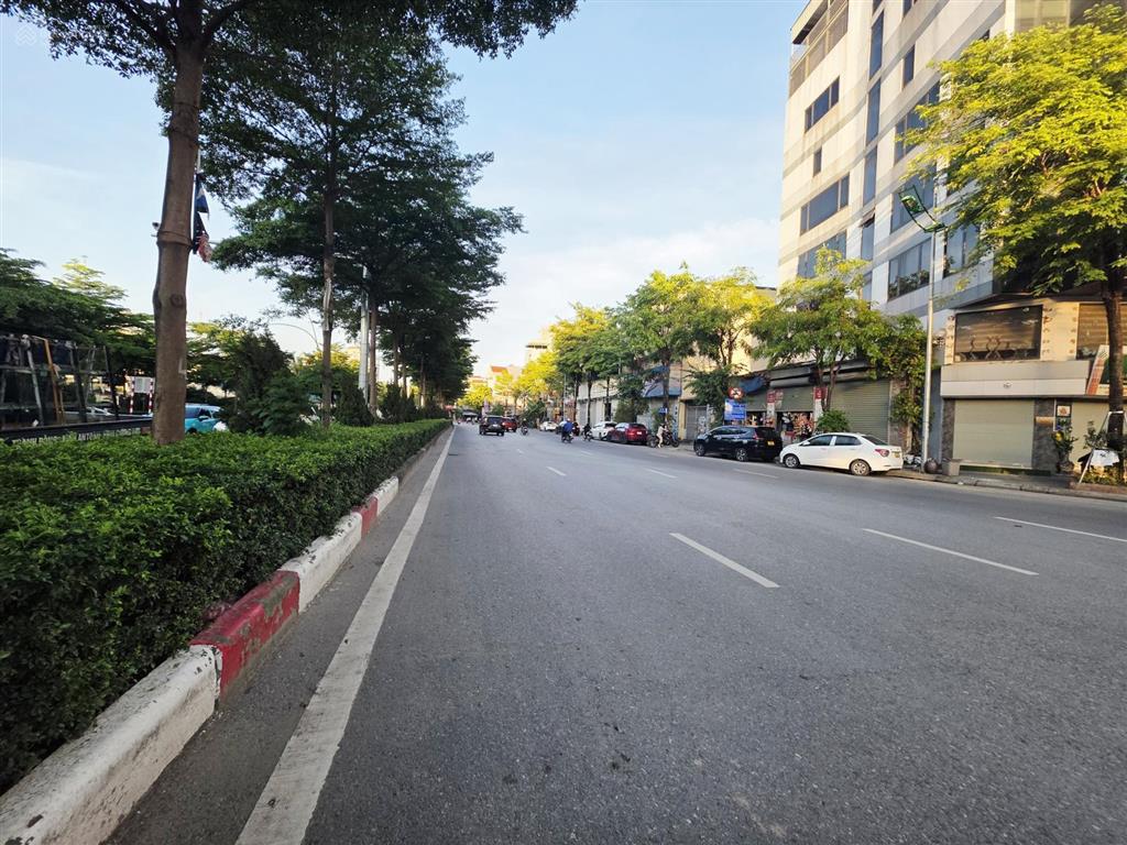 Mảnh đất vàng xuân đỉnh 130m² mt 9m 30 tỷ, mặt ngõ ô tô tránh thông khắp ngả, kinh doanh đỉnh cao