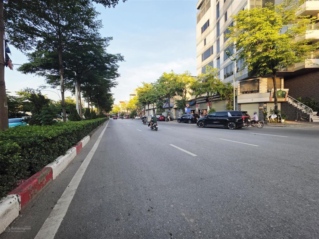 Mảnh đất vàng xuân đỉnh 130m² mt 9m 30 tỷ, mặt ngõ ô tô tránh thông khắp ngả, kinh doanh đỉnh cao