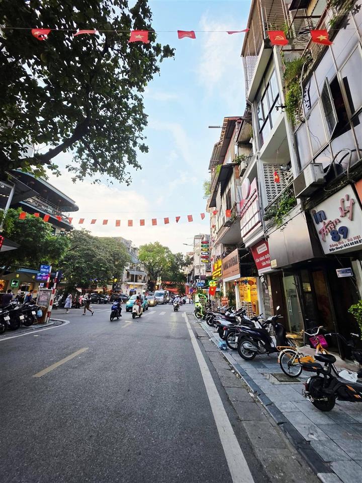 30 tỷ nhỉnh có nhà mặt phố hàng gà 38m 5 tầng, view ngã 5 hàng phèn, hàng gà, cửa đông, nhà hỏa