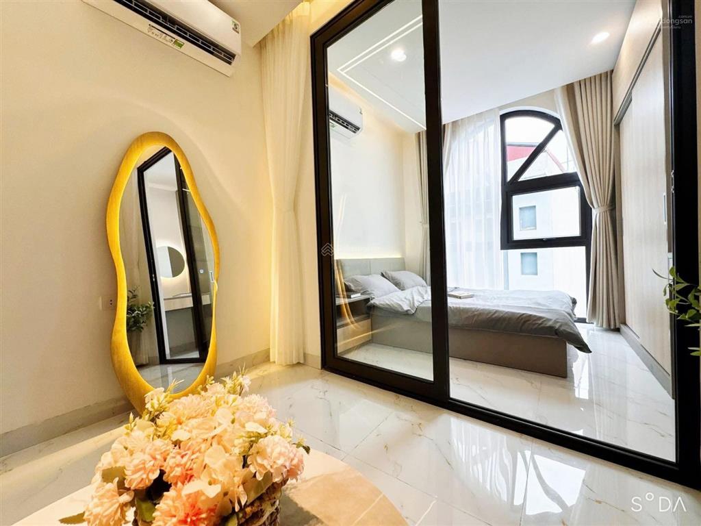 100 tỷ có tòa nhà dòng tiền phố trần thái tông 320m*9t mt16m siêu to khổng lồ, doanh thu 600tr/th