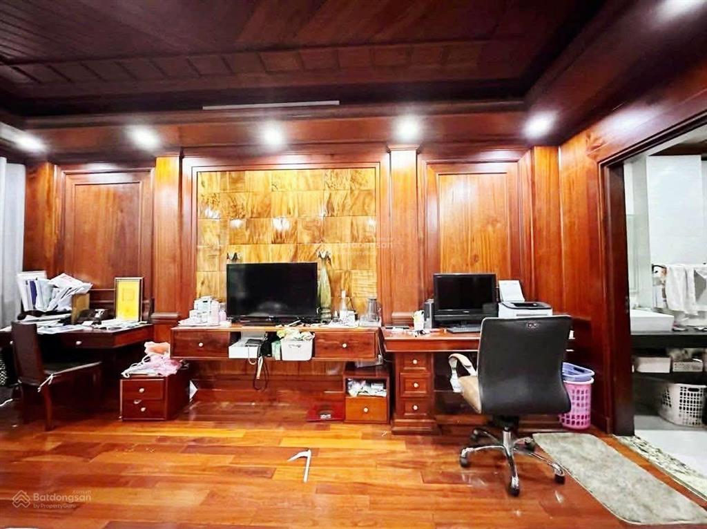 Hiếm, 50 tỷ tòa nhà huỳnh thúc kháng 82m*8t mt 8m lô góc vỉa hè, đường 3 làn xe chạy  thang máy