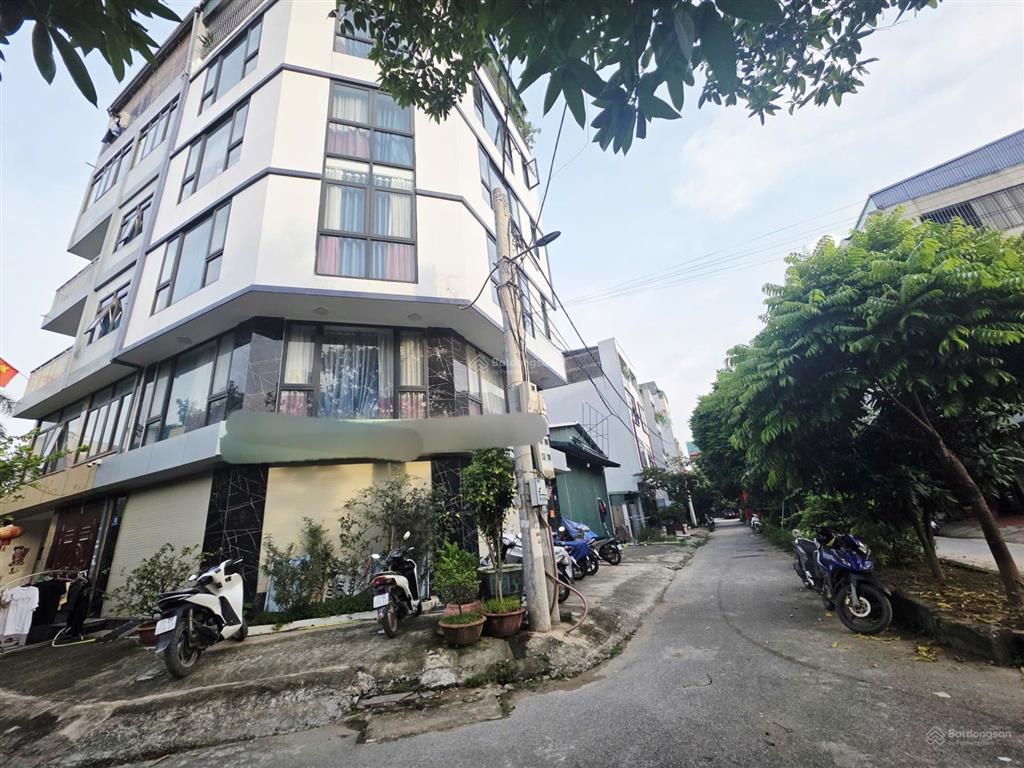 Nhà đẹp phạm văn đồng 125m2*2t mt 7.2m 29 tỷ phân lô vỉa hè, ô tô tránh, trước nhà đường đôi 2 bên