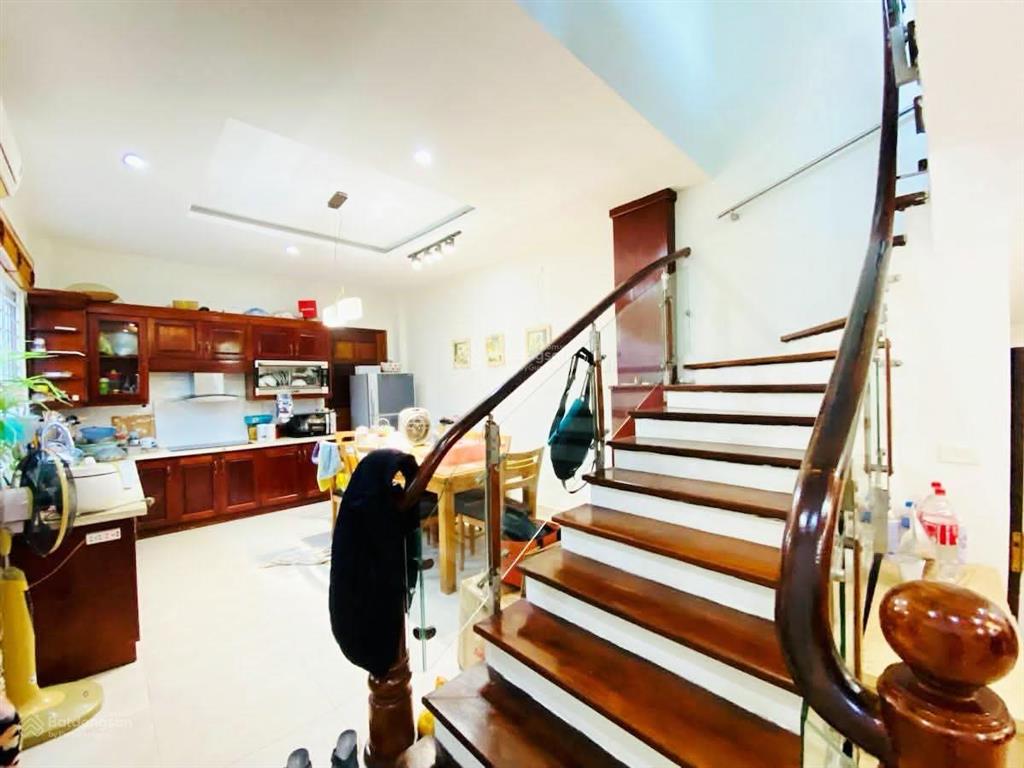 16 tỷ trần quốc hoàn 52m*5t mt4m nhà đẹp phân lô, gara ô tô, lô góc, 2 thoáng, chủ xây tâm huyết