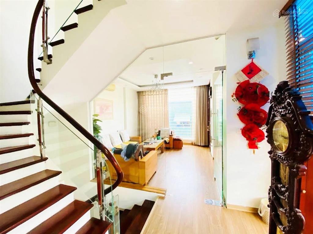 16 tỷ trần quốc hoàn 52m*5t mt4m nhà đẹp phân lô, gara ô tô, lô góc, 2 thoáng, chủ xây tâm huyết