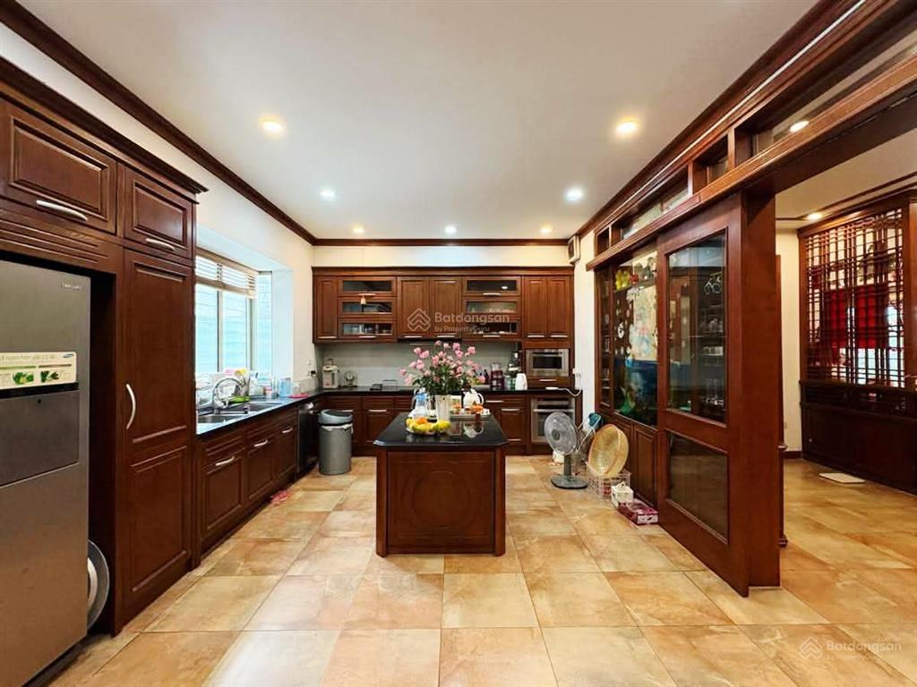 28tỷ nhà đẹp hoàng quốc việt 165m2*5t mt 10m phân lô ô tô 50m ra mặt phố không quy hoạch giá đầu tư