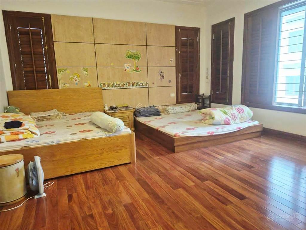 28tỷ nhà đẹp hoàng quốc việt 165m2*5t mt 10m phân lô ô tô 50m ra mặt phố không quy hoạch giá đầu tư