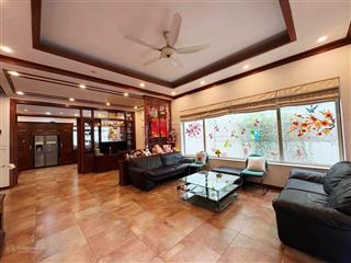 28tỷ nhà đẹp hoàng quốc việt 165m2*5t mt 10m phân lô ô tô 50m ra mặt phố không quy hoạch giá đầu tư