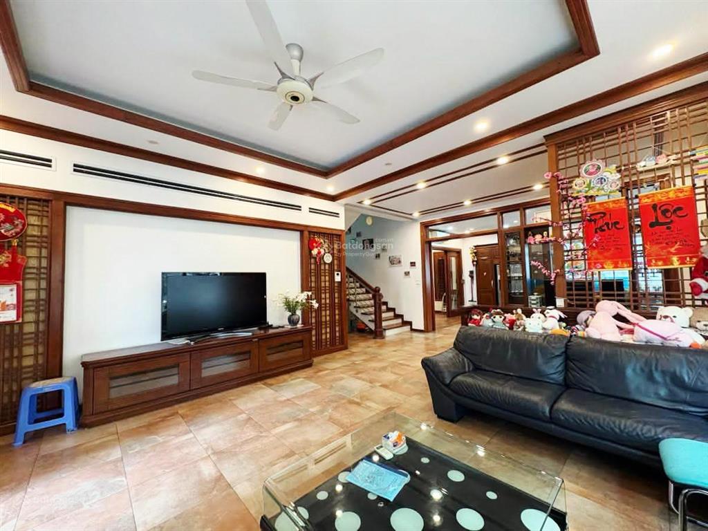 28tỷ nhà đẹp hoàng quốc việt 165m2*5t mt 10m phân lô ô tô 50m ra mặt phố không quy hoạch giá đầu tư