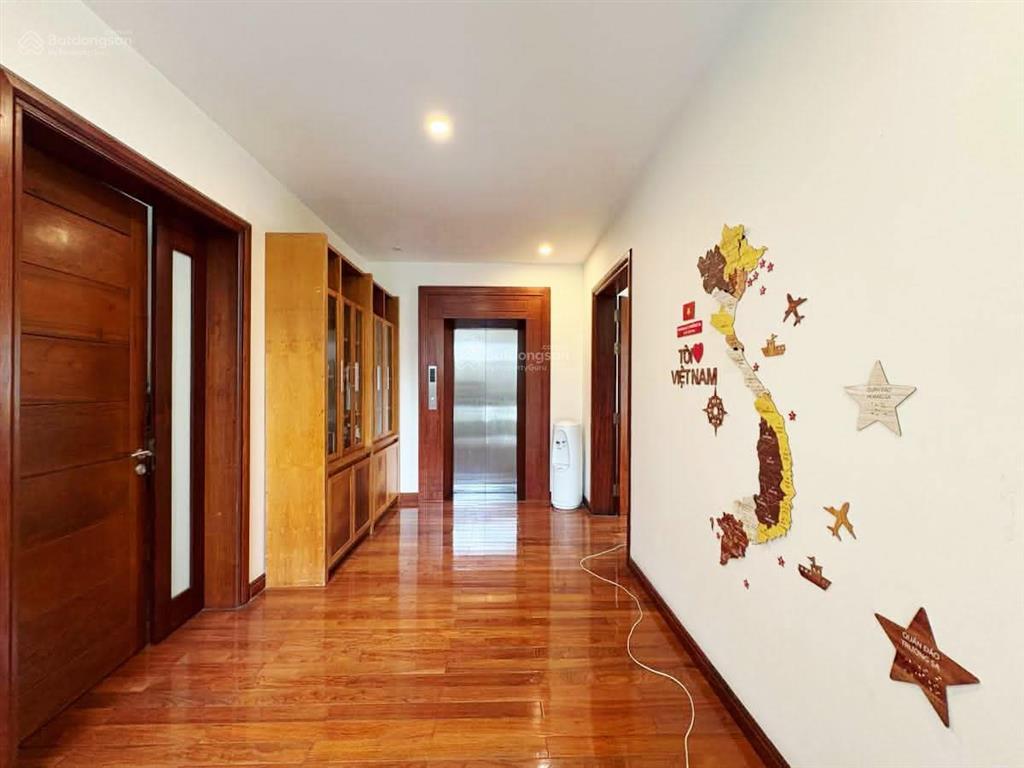 28tỷ nhà đẹp hoàng quốc việt 165m2*5t mt 10m phân lô ô tô 50m ra mặt phố không quy hoạch giá đầu tư