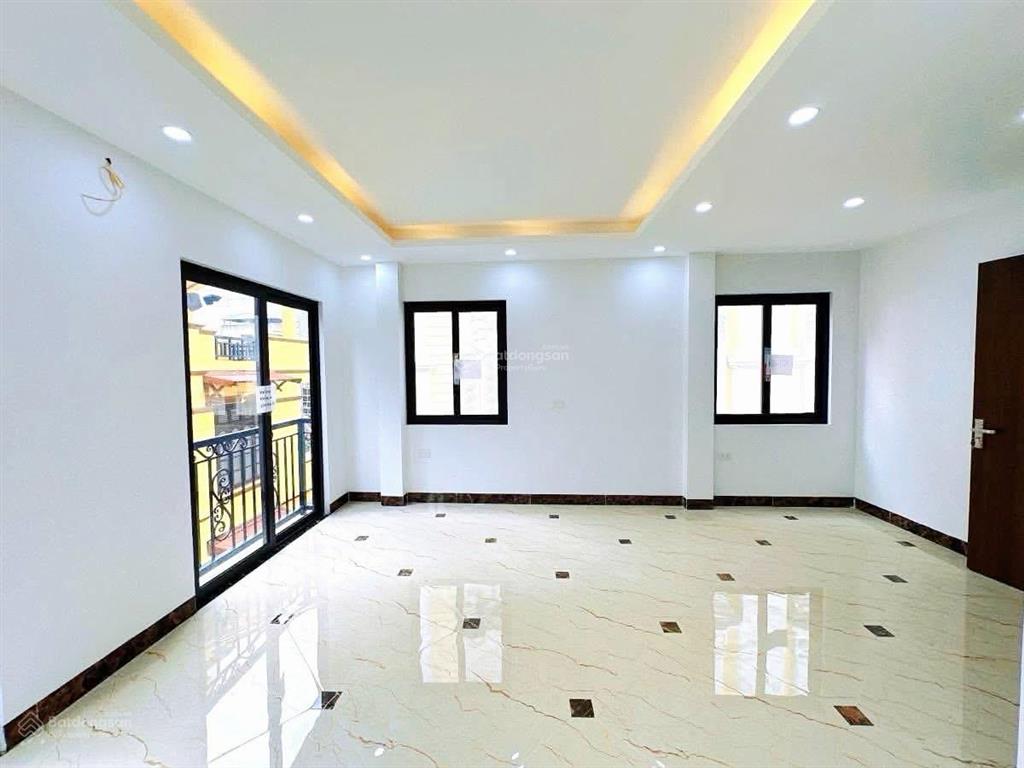 15 tỷ  nhà đẹp hoàng quốc việt 40m*6t mt4.5m lô góc, gara ô tô, thang máy, mặt ngõ kinh doanh