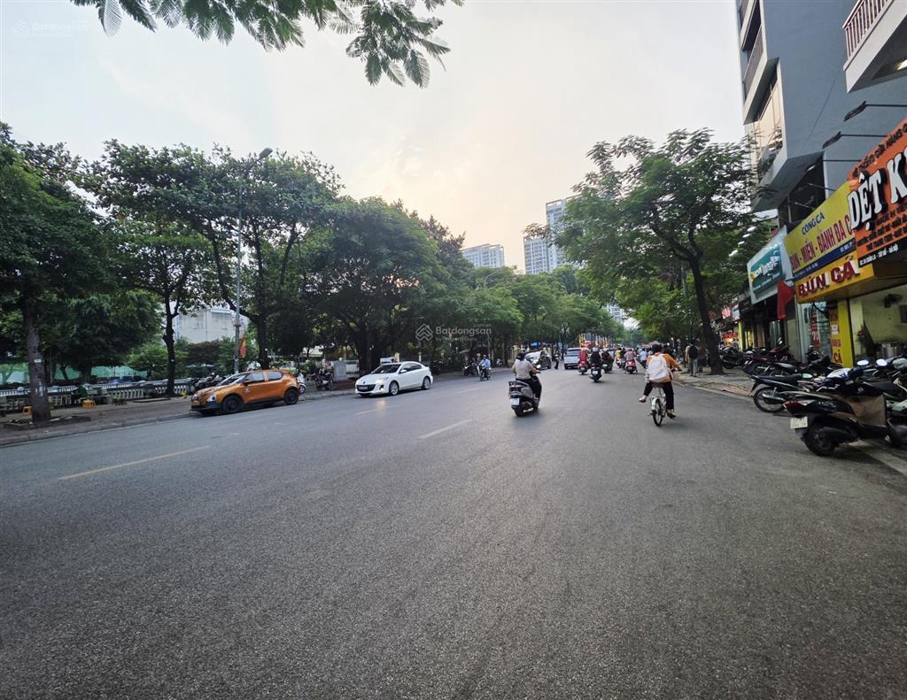 20 tỷ mảnh đất vàng xuân la 80m mt5.5m vỉa hè rộng đường 4 làn xe, ô tô dừng tránh đỗ, kinh doanh