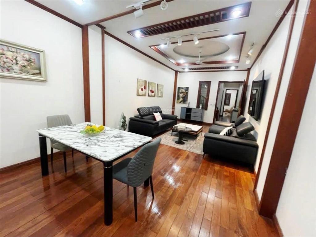 Nhà đẹp lạc long quân 62m*5t, mt 4m, 11 tỷ ngõ thông, 50m ô tô, thang máy, 2 thoáng, giá đầu tư
