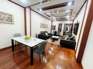 Nhà đẹp lạc long quân 62m*5t, mt 4m, 11 tỷ ngõ thông, 50m ô tô, thang máy, 2 thoáng, giá đầu tư